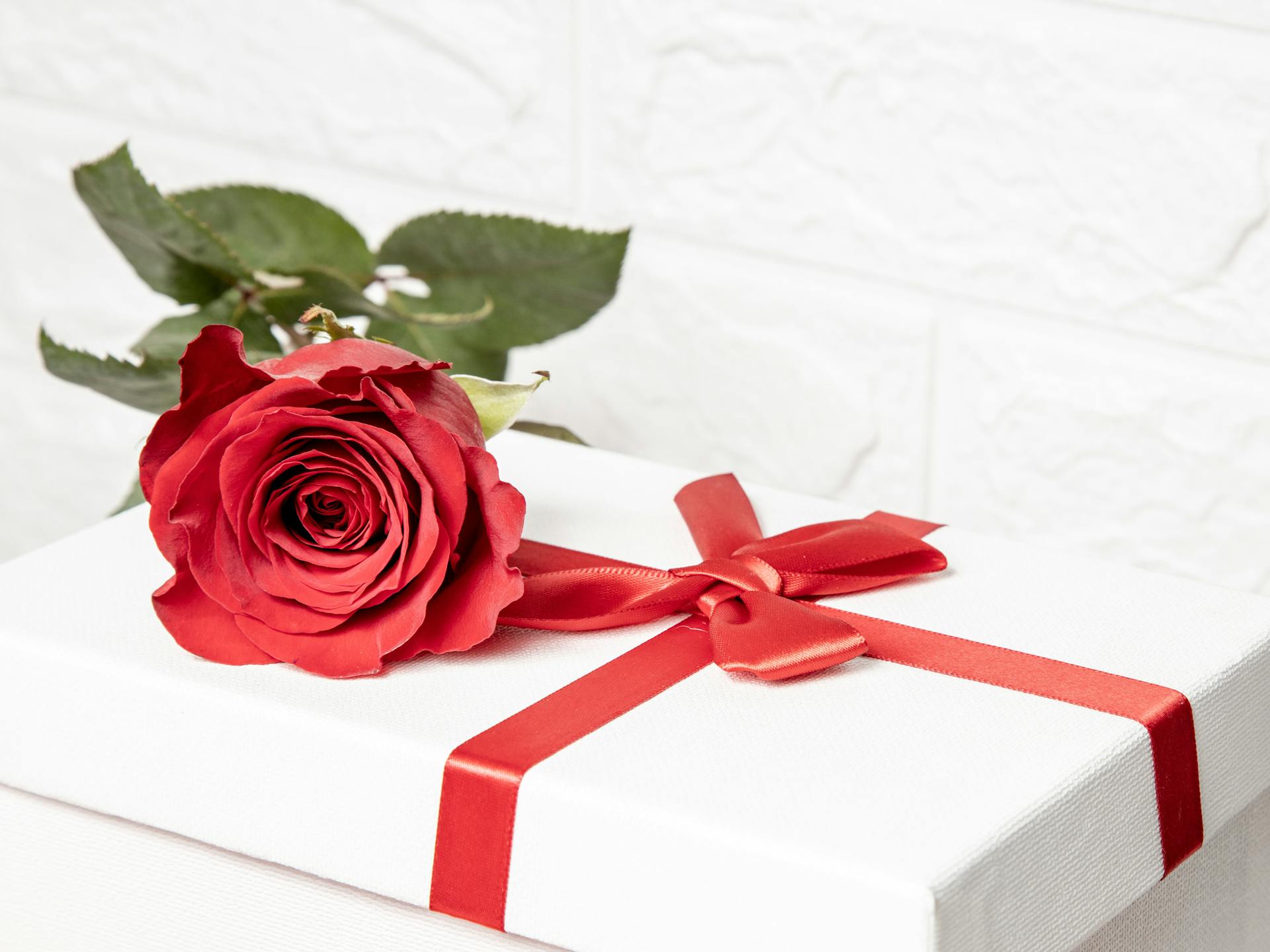 Idei de cadouri prețioase pentru Valentine’s Day și Dragobete