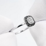 Inel din Aur Alb 14K cu Diamante Incolore si Negre, articol 7010095-3, previzualizare video 1